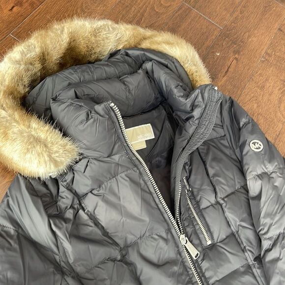 Michael Kors
Down-Filled Faux Fur-Trim Hooded Parka Gun Metal - Picture 6 of 8